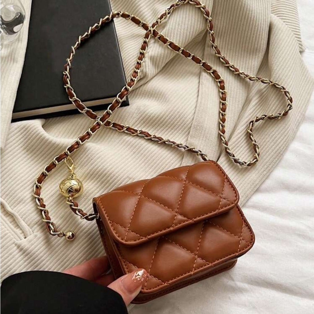 Women’s pouch size bag, High-End Texture, Gold Ball Chain Strap,